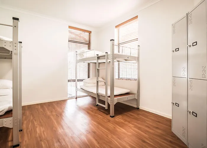 Downtown Backpackers Hostel Perth - Note - Valid Passport Required For Check In