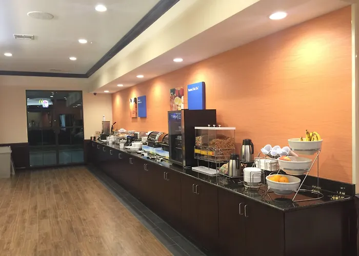 Comfort Inn & Suites Moore - Oklahoma City