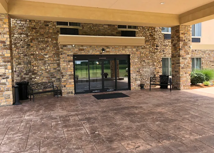 Countryview Inn & Suites
