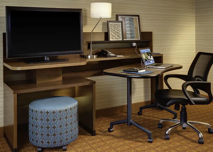 Fairfield Inn & Suites By Marriott Lincoln Airport