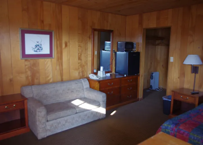 Love Hotels Western Holiday By Oyo At Harlan Lake Ne