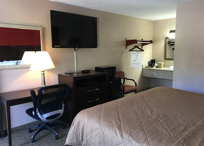 Pinetree Inn