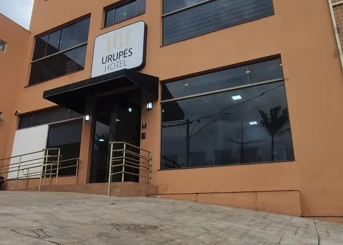 Hotéis de Urupes
