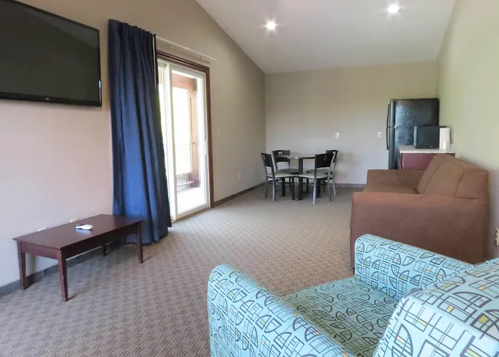 Edgewater Hotel And Suites