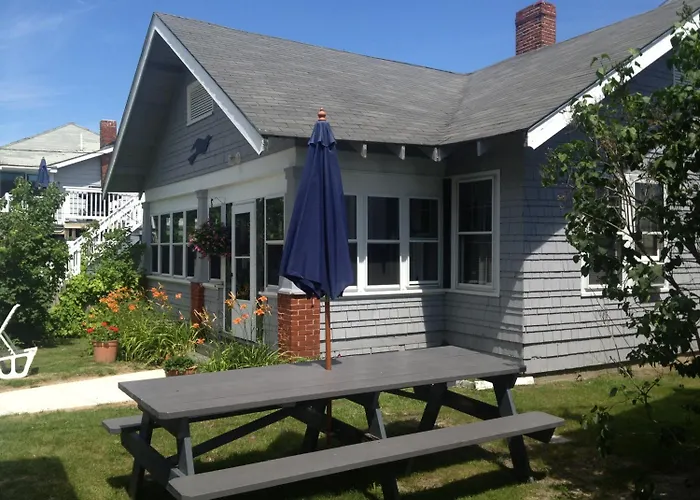 Sandpiper Beachfront Motel