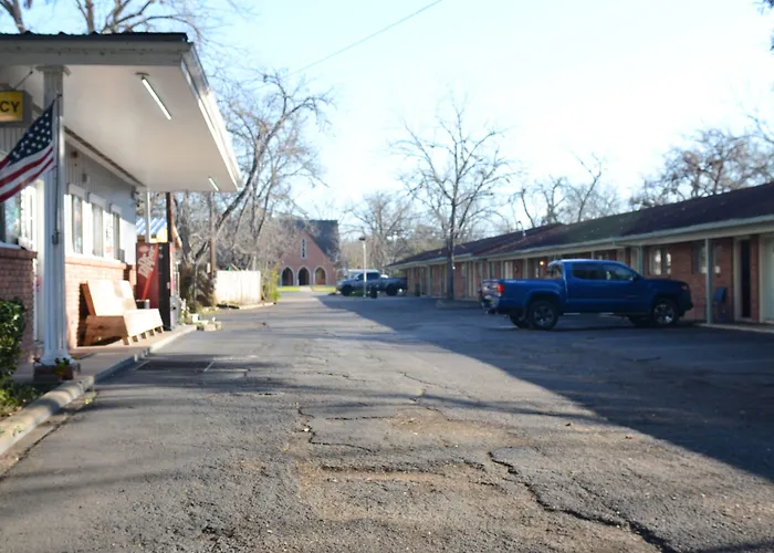 The Oak Motel