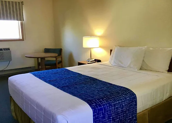 Three Forks Motels