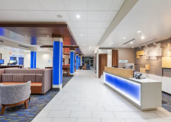 Holiday Inn Express & Suites Tulsa South - Woodland Hills By Ihg