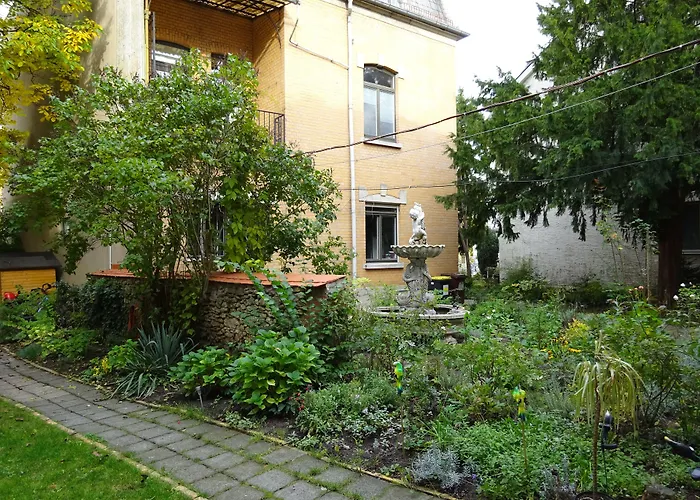 Hummel Hostel - Historische Stadtvilla mit Garten