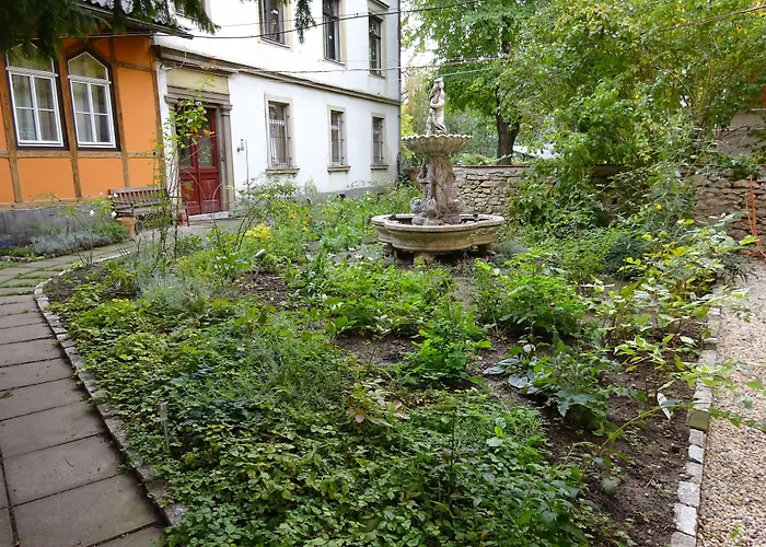 Hummel Hostel - Historische Stadtvilla mit Garten