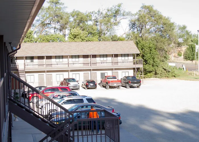 Cottonwood Inn & Suites