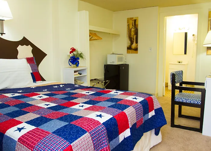 Brad'S Desert Inn