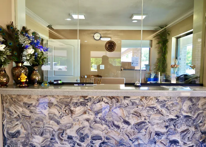 Regency Inn & Suites