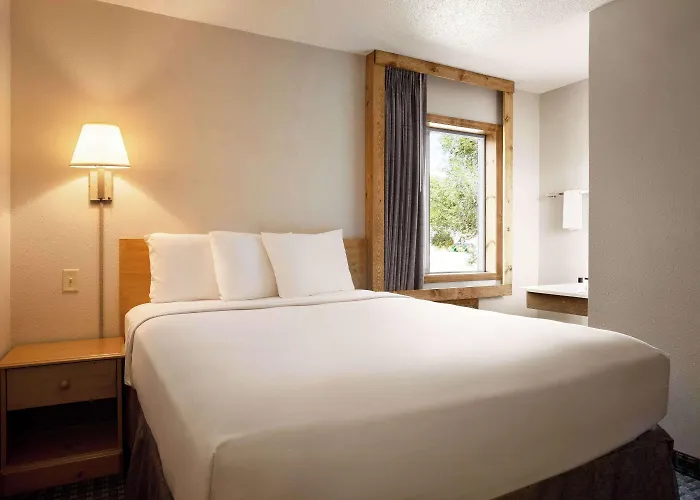 Travelodge By Wyndham Edgemont