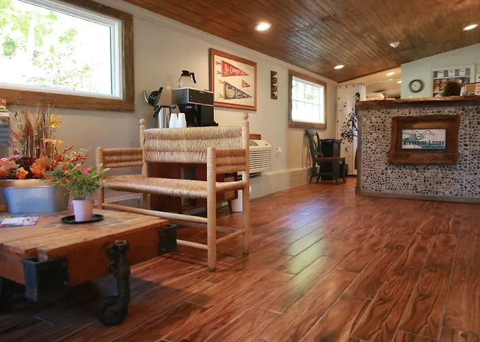 Riverside Lodge At Chimney Rock