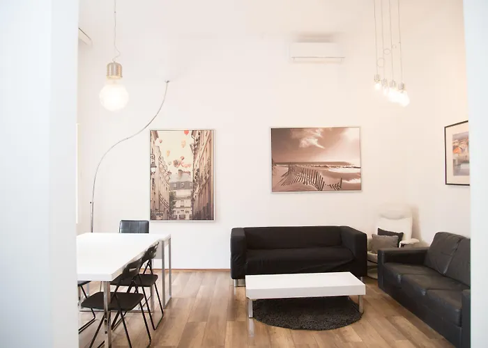 Lovecroatia Zagreb-'Paxnest' Hostel, No Party! Cozy And Quiet! Separated Men And Women'S Dormitory And Shower Room! Indoor Shoes Provided! Lower Beds With Curtains For Privacy! Maximum 4-5 Beds Per Room! Fully Prepared Bed Sheets! Have Laundry Shop
