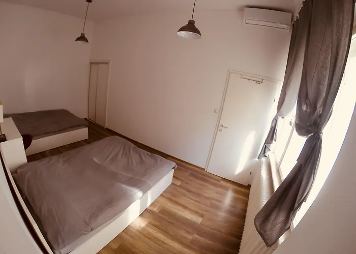 Lovecroatia Zagreb-'Paxnest' Hostel, No Party! Cozy And Quiet! Separated Men And Women'S Dormitory And Shower Room! Indoor Shoes Provided! Lower Beds With Curtains For Privacy! Maximum 4-5 Beds Per Room! Fully Prepared Bed Sheets! Have Laundry Shop