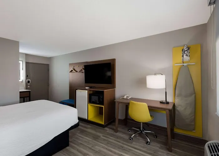 Days Inn By Wyndham Ankeny - Des Moines