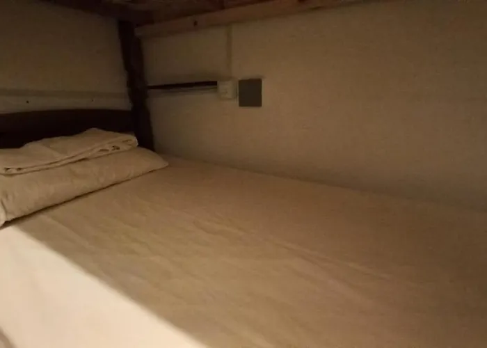 Yolo Hostel