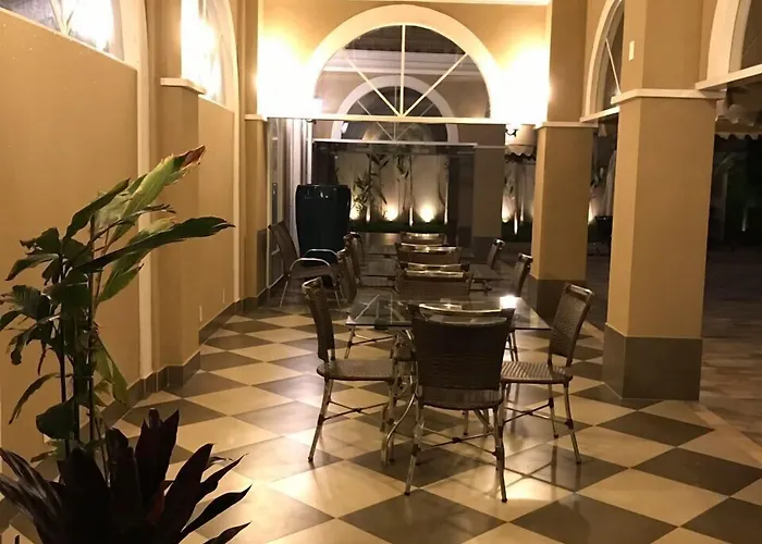 Hotel Oeste Plaza