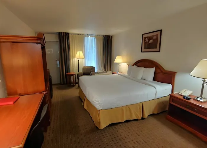 Iberia House & Suites