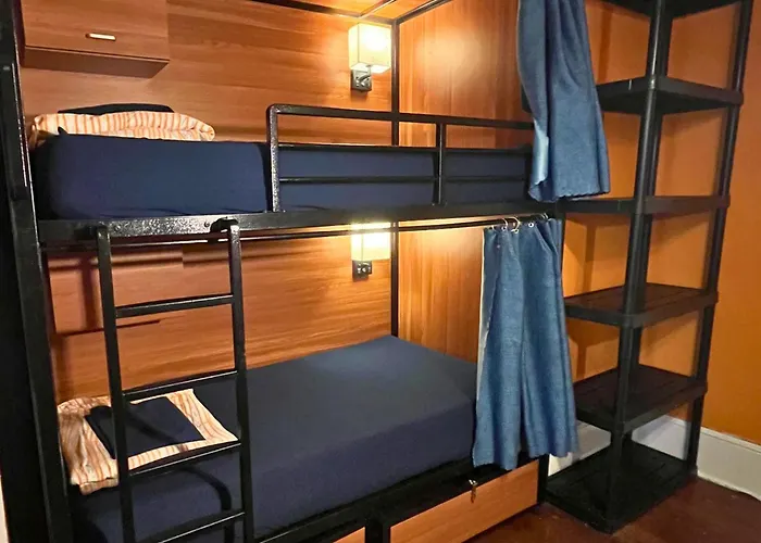 International Travelers House Hostel - Downtown San Diego Little Italy (Adults Only)
