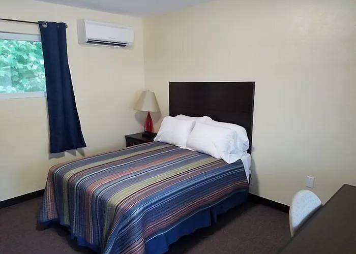 Windsor Crossroads Motel