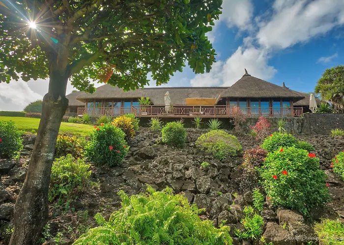 Ile aux Cerfs Beach hotels