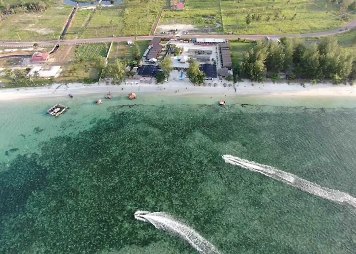 Madu Tiga Beach & Resort