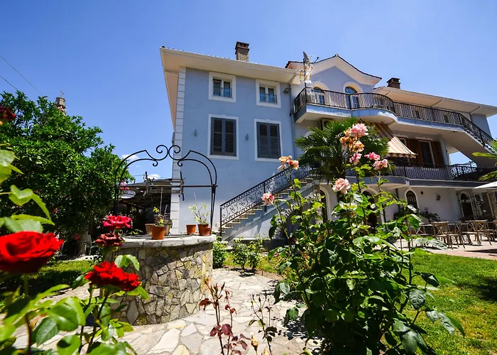 Rose Garden Hotel