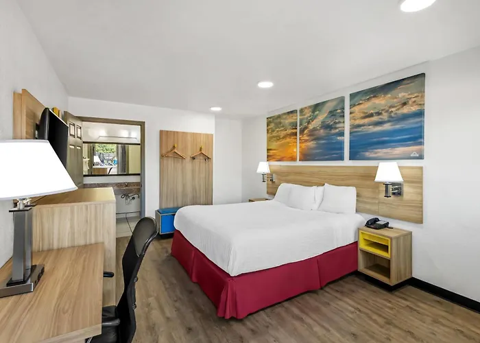 Days Inn By Wyndham Independence
