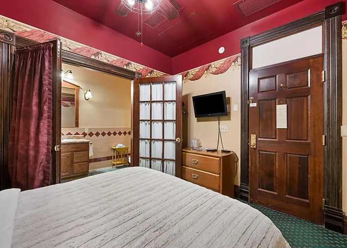 Historic Iron Horse Inn - Deadwood