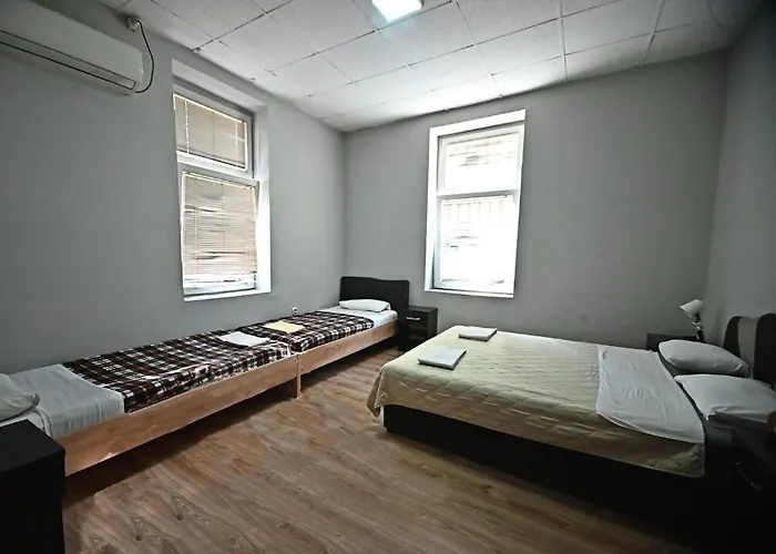 Hostel 42