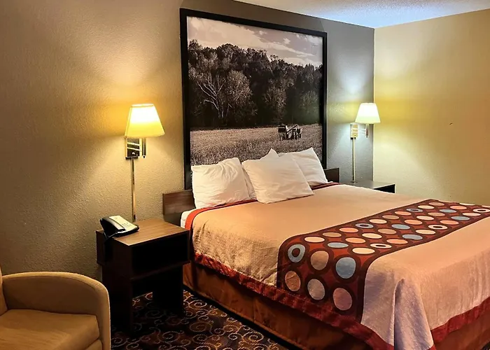 Super 8 By Wyndham Evansville North