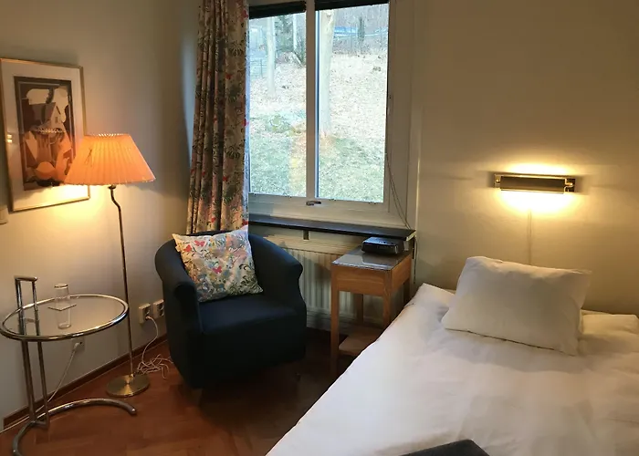Ewa & Maude Hotel
