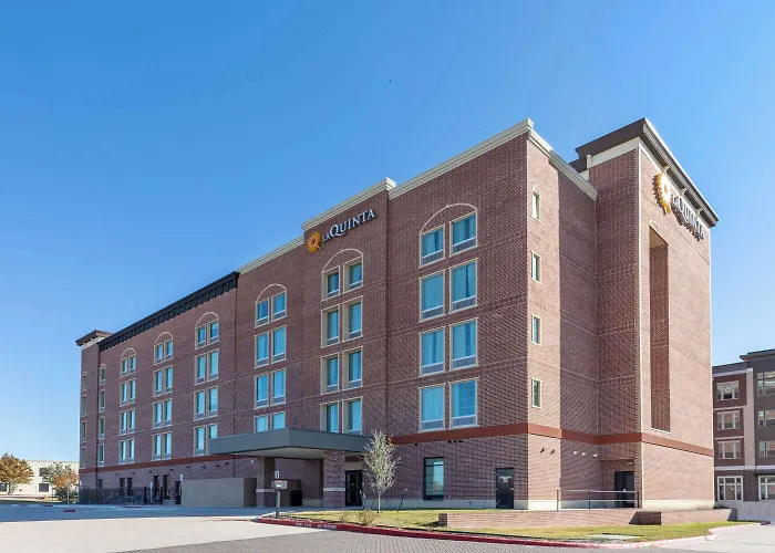 La Quinta Inn & Suites By Wyndham Dallas - Frisco Stadium