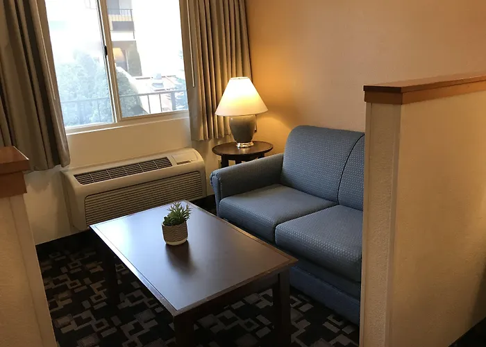 Morningglory Inn & Suites