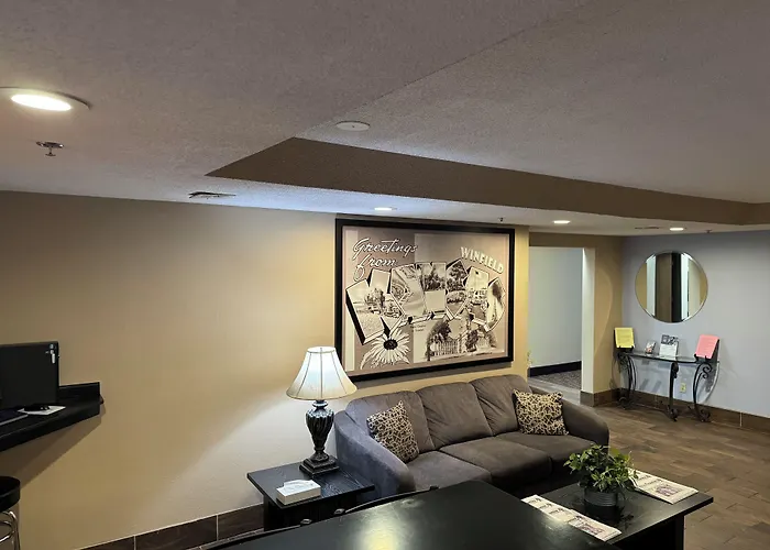 Super 8 By Wyndham Winfield-Quail Ridge Area