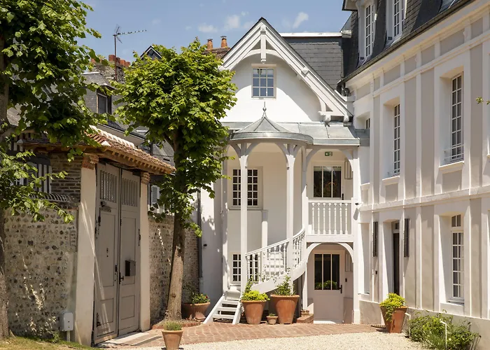 Saint-Delis Hotel & Spa - La Maison Du Peintre - Relais & Chateaux