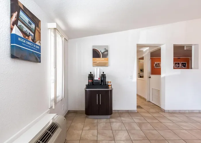 Travelodge By Wyndham Lansing