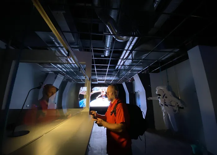 Space Night Capsule Hostel