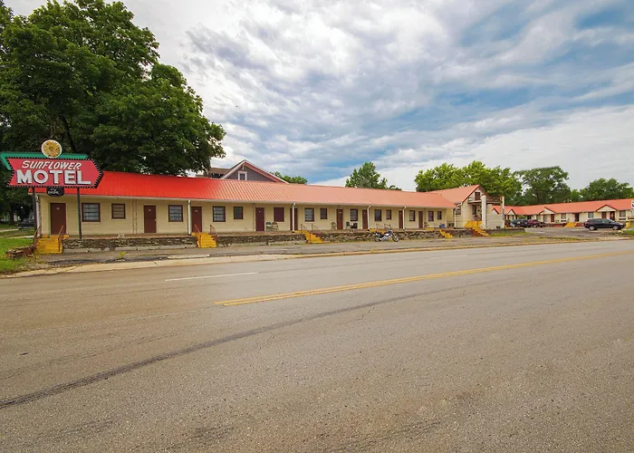Sunflower Motel Hiawatha By Oyo