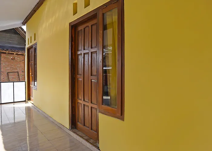 Hotel O Sobat Ijen Traveller Homestay