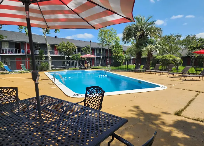 Red Carpet Inn - Houma