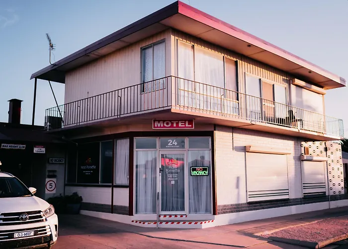 Motel Poinsettia