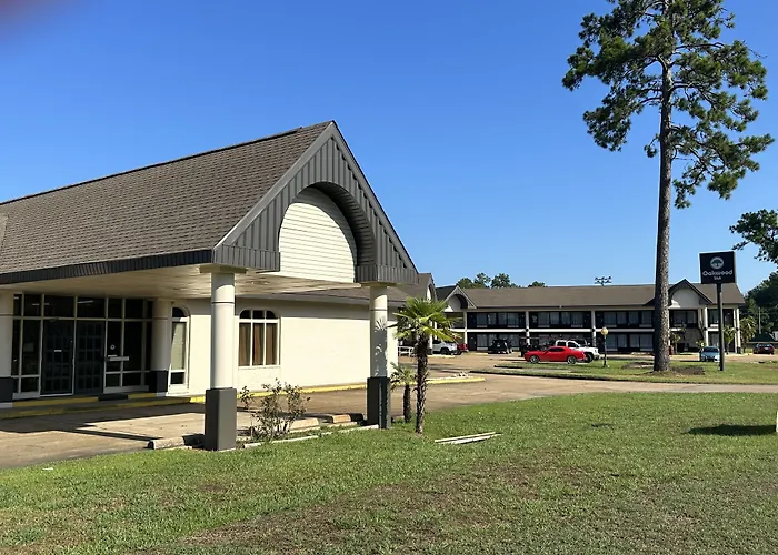 Oakwood Inn