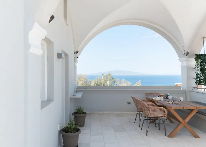 Central Hostel Oia
