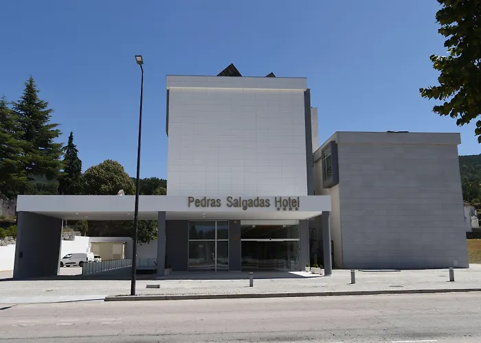 Hotéis em Pedras Salgadas