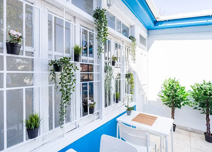 Bee Hostel