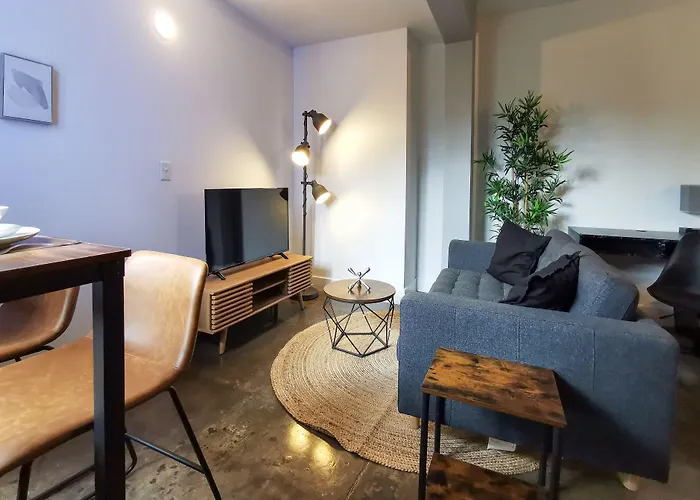 Cameo Hotel And Suites